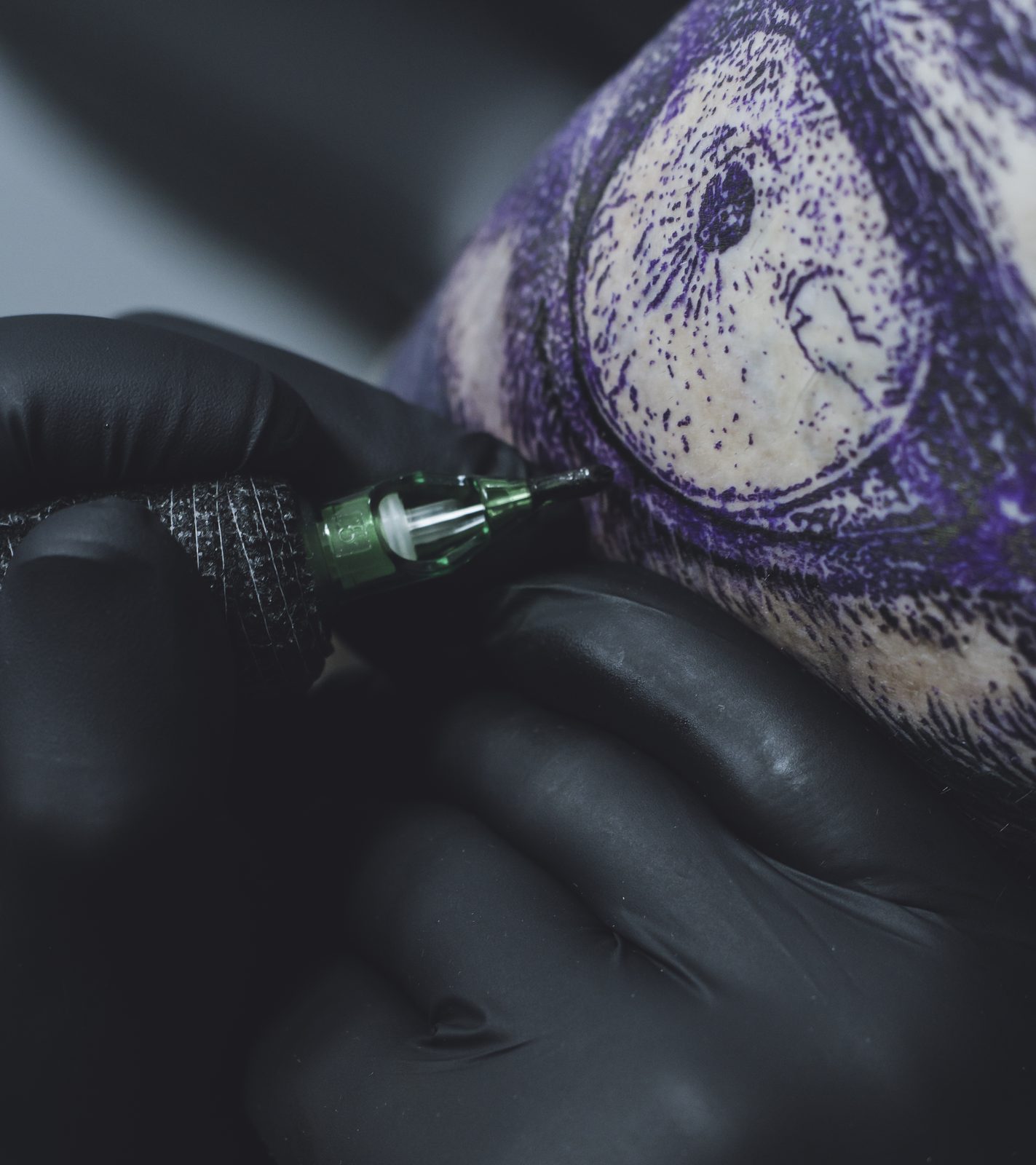 Proceso de trabajo en el estudio Obsession Tattoo de Valencia